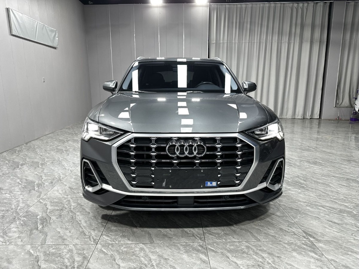 Audi Q3 2022 car image #2