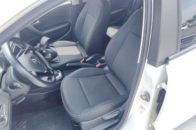Volkswagen Polo 2016 car image #15