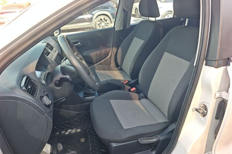 Volkswagen Polo 2017 car image #15