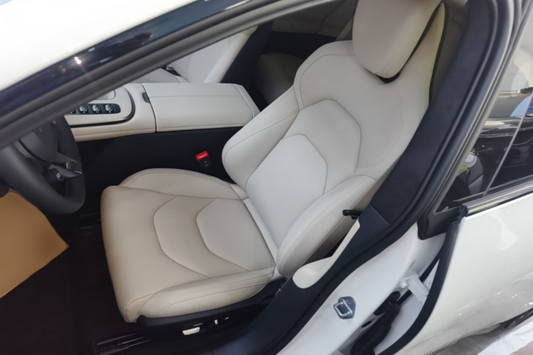 MI SU7 2025 immagine di auto #15