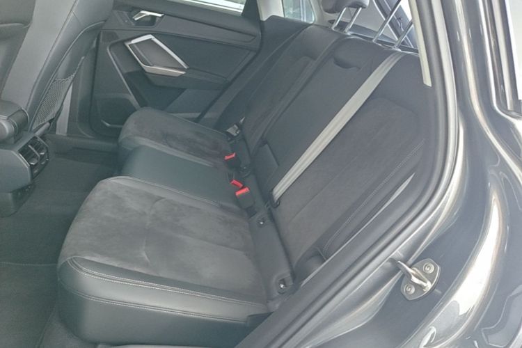 Audi Q3 2019 #13 Audi Q3 2019 car image #13