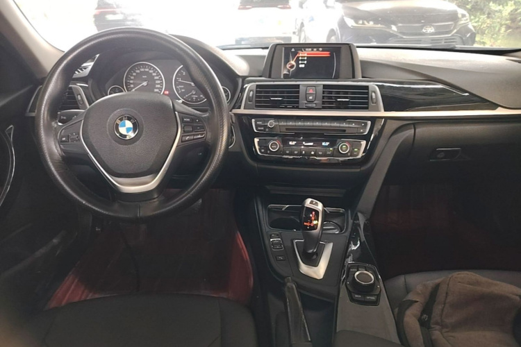 BMW 3 Series 2017 car image #11