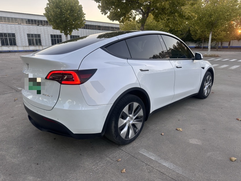 Tesla Model Y 2022 #4 Tesla Model Y 2022 car image #4