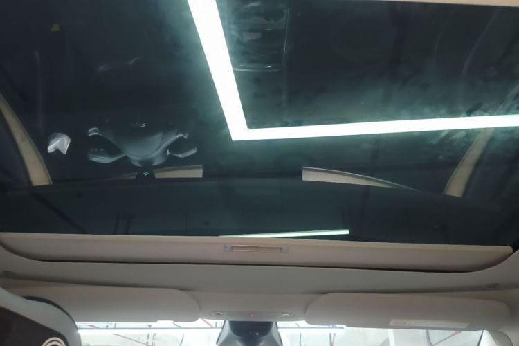 Tesla Model Y 2022 car image #18