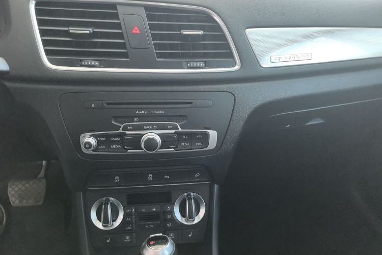 Audi Q3 2016 car image #14