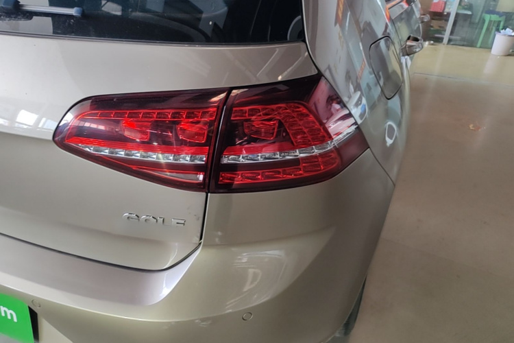 Volkswagen Golf 2017 car image #8
