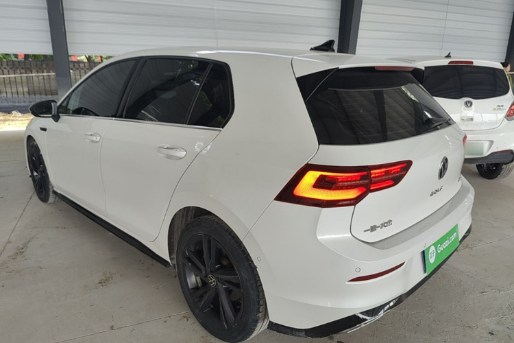 Volkswagen Golf 2022 car image #5
