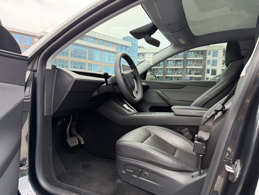 Tesla Model Y 2025 #5 Tesla Model Y 2025 car image #5