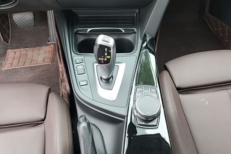 BMW 3 Series 2019 #14 BMW 3 Series 2019 car image #14