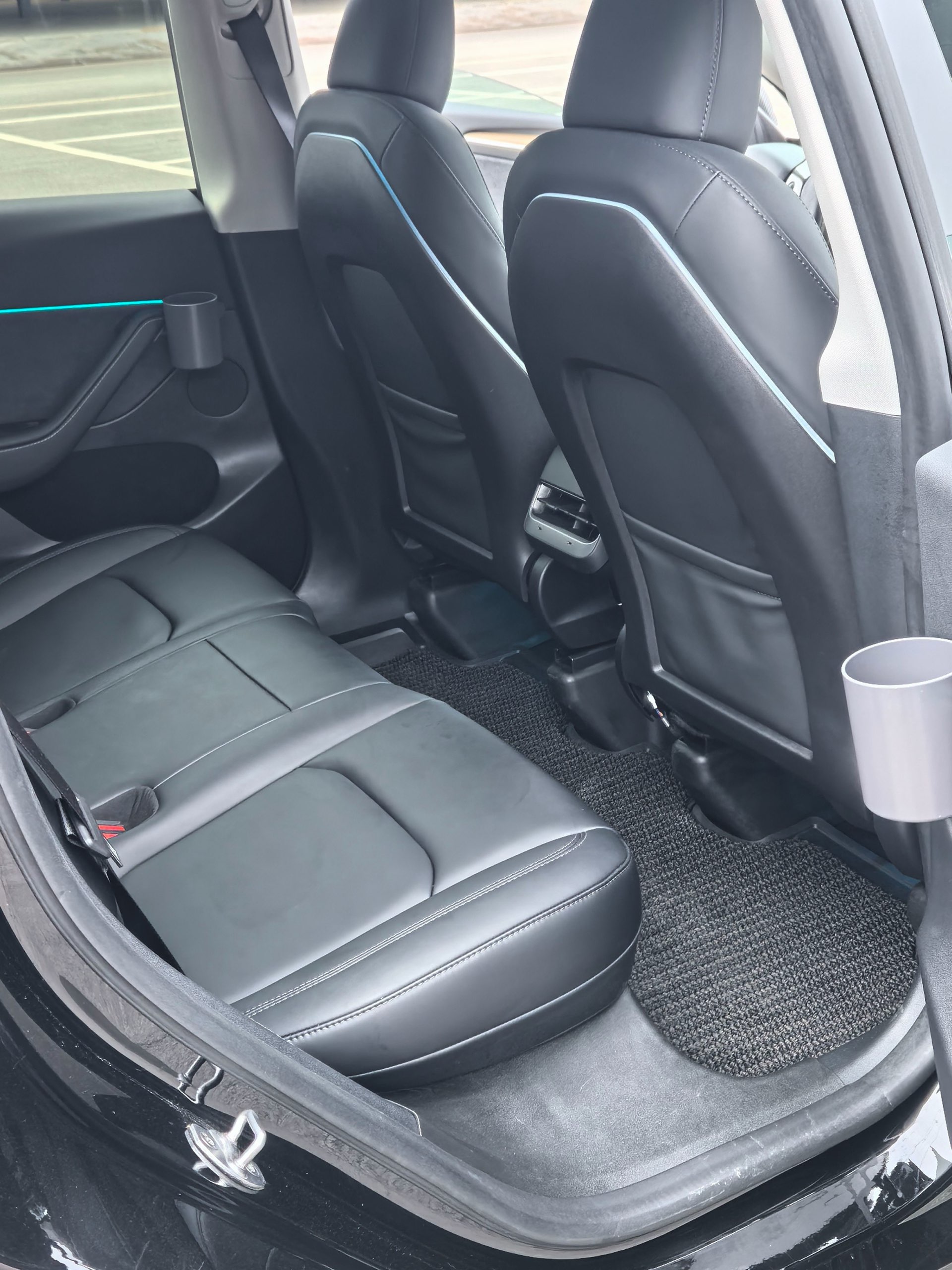 Tesla Model Y 2023 car image #9