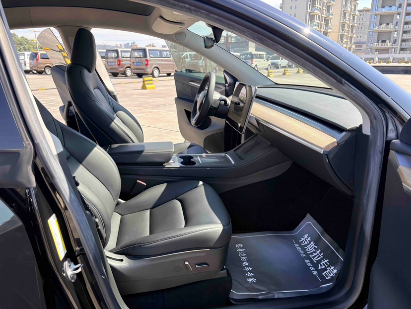 Tesla Model Y 2022 car image #5