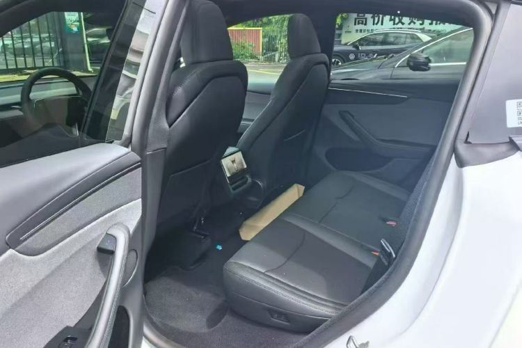 Tesla Model Y 2026 car image #17