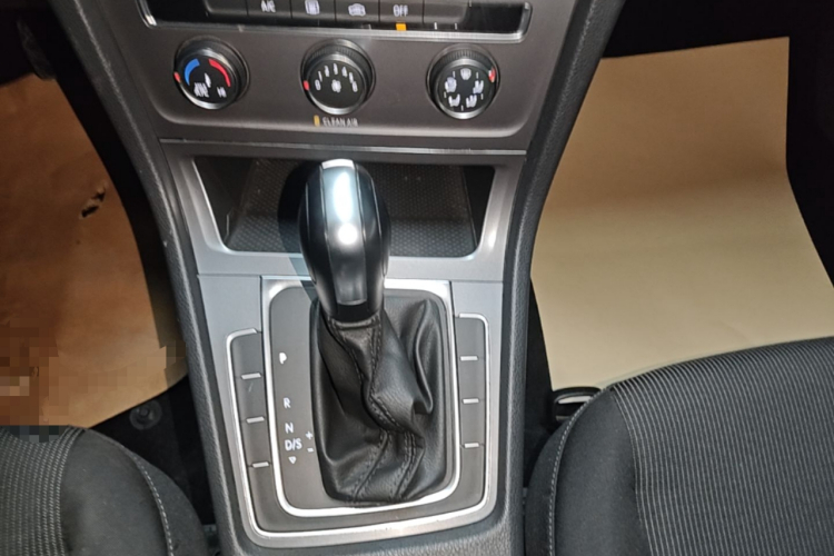 Volkswagen Golf 2017 car image #14