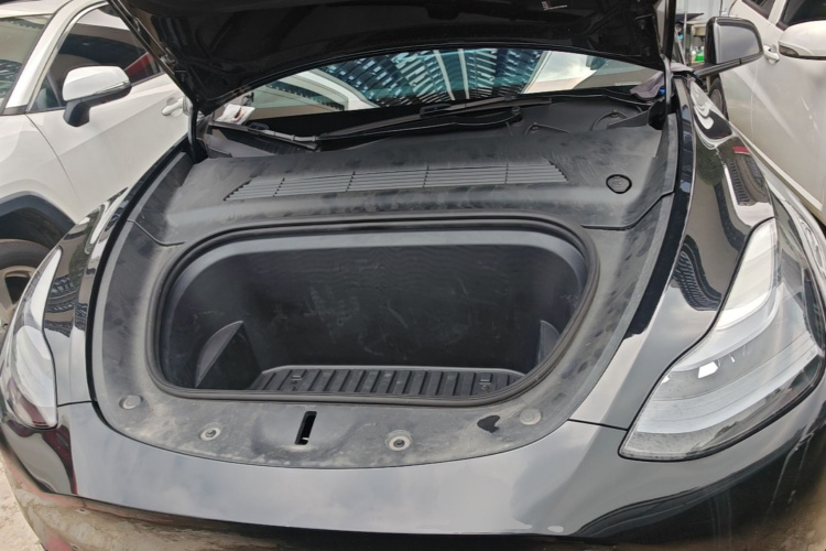 Tesla Model Y 2023 #20 Tesla Model Y 2023 car image #20