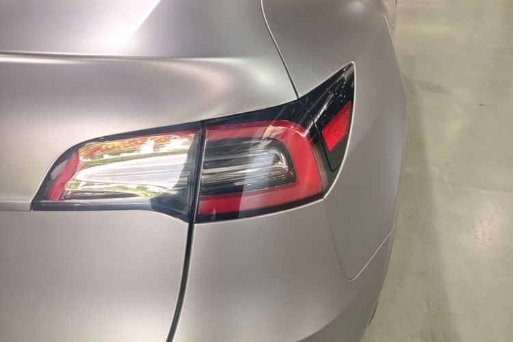 Tesla Model Y 2021 car image #8