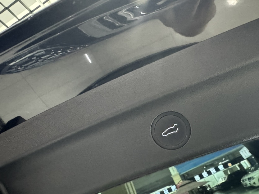 Tesla Model Y 2022 #10 Tesla Model Y 2022 car image #10