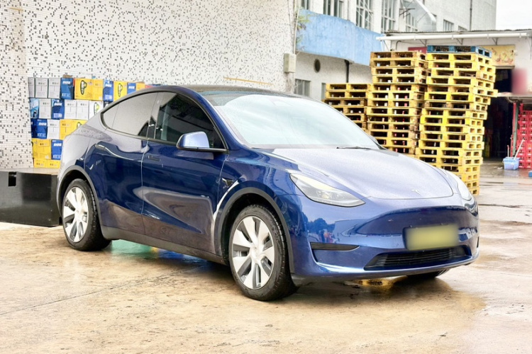 Tesla Model Y 2023 car image #7