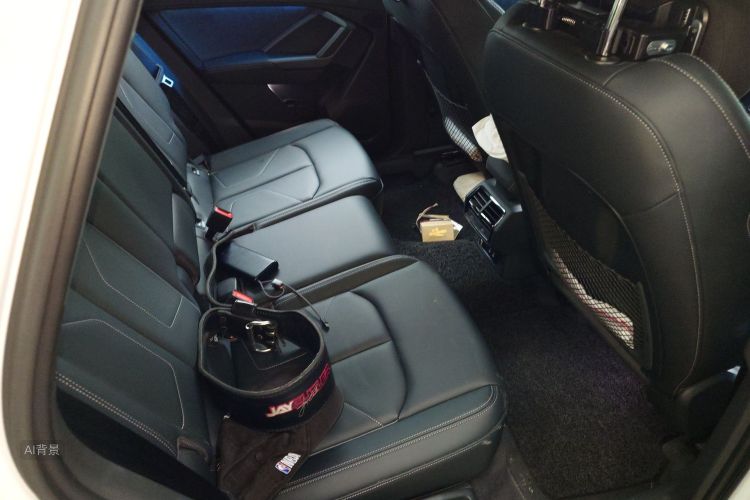 Audi Q3 2024 car image #19