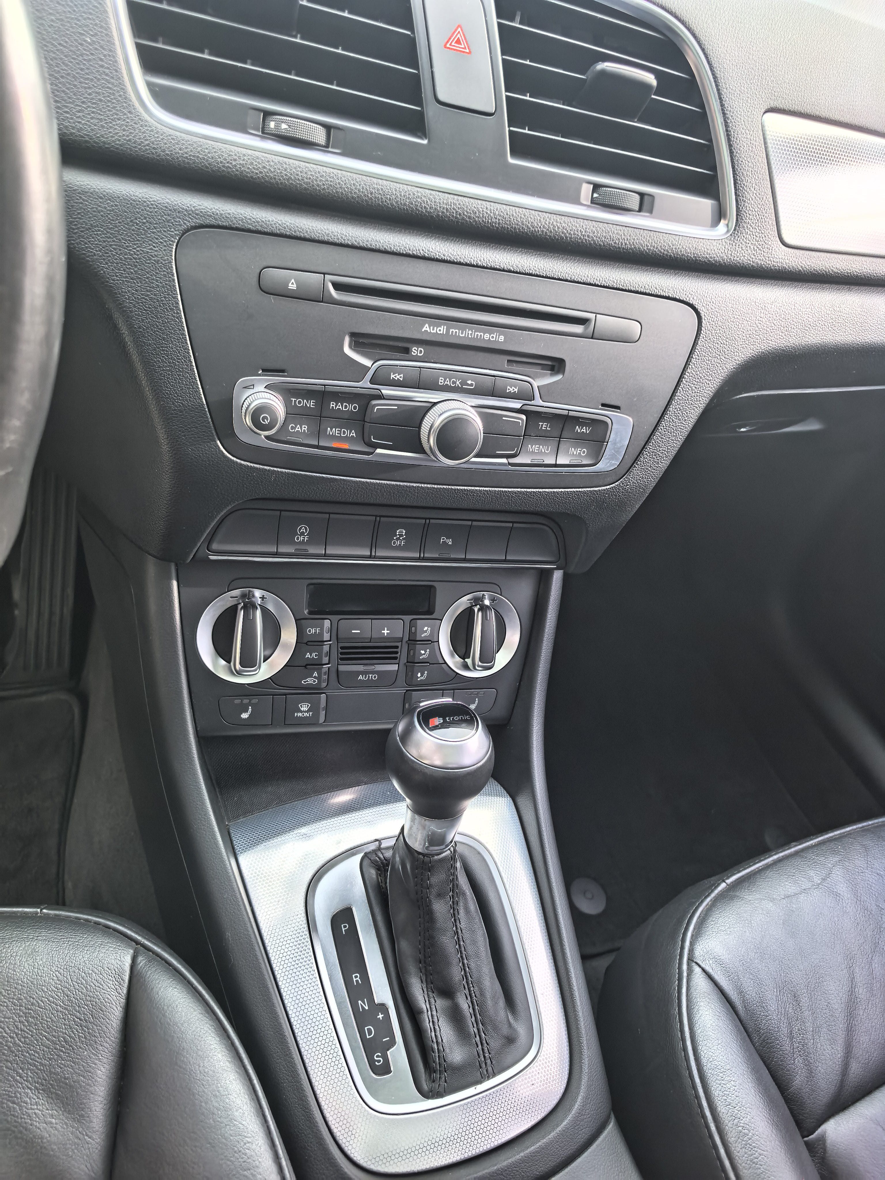 Audi Q3 2014 car image #8