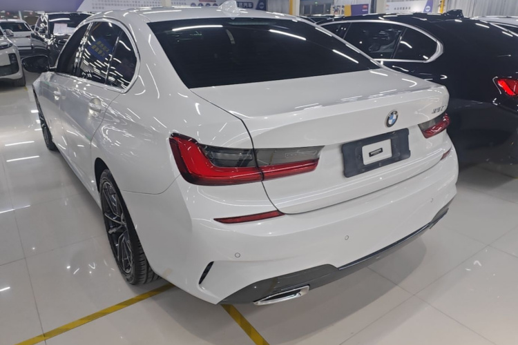 BMW 3 Series 2021 #7 BMW 3 Series 2021 صورة سيارة #7