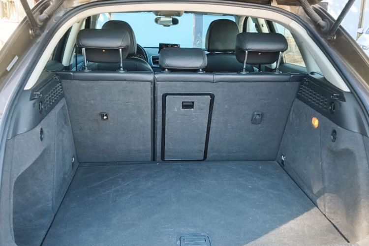 Audi Q3 2016 car image #21