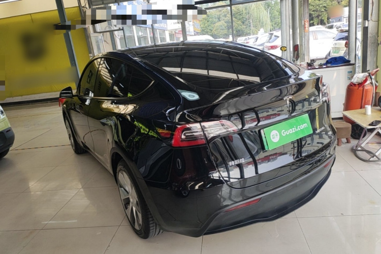 Tesla Model Y 2023 #5 Tesla Model Y 2023 car image #5
