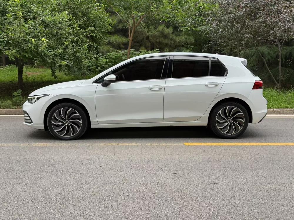 Volkswagen Golf 2022 car image #3