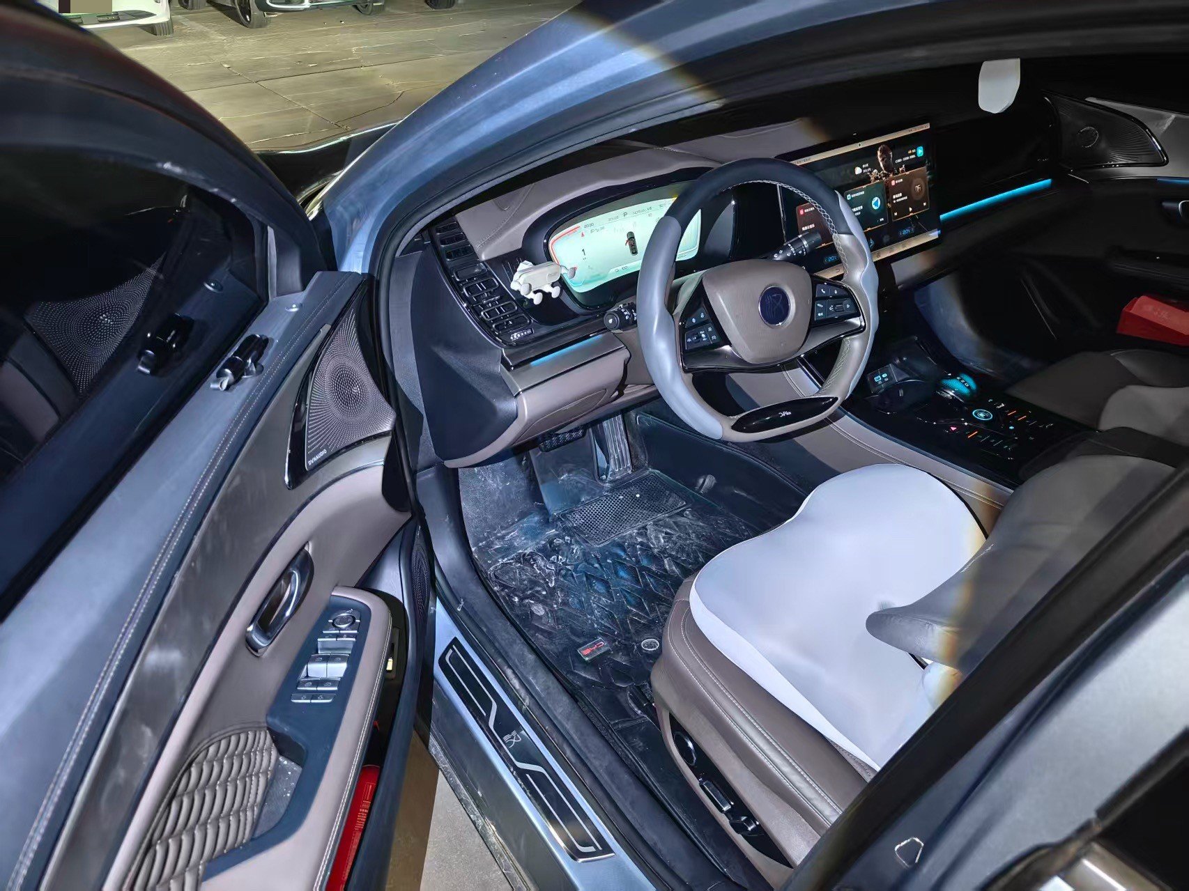 BYD Han 2023 car image #2