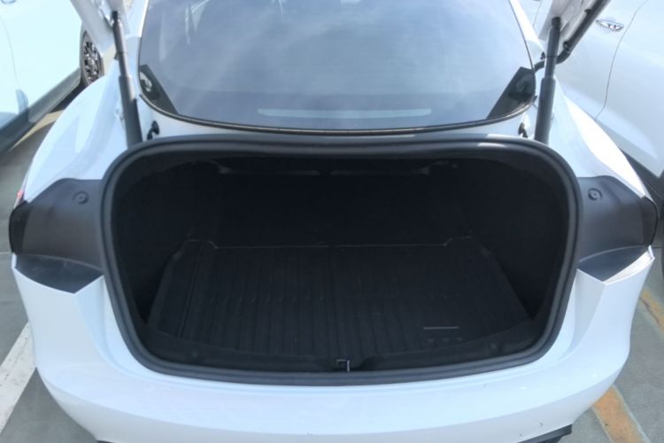 Tesla Model 3 2024 car image #24