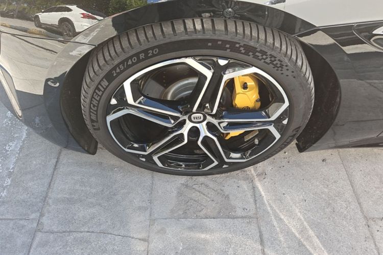 MI SU7 2025 immagine di auto #4