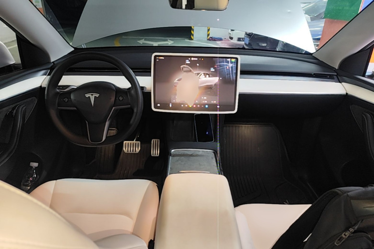 Tesla Model Y 2023 car image #10