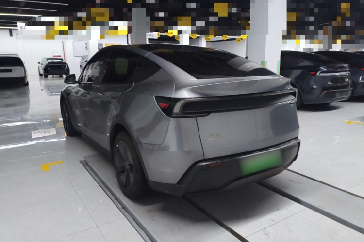 Tesla Model Y 2025 #5 Tesla Model Y 2025 car image #5