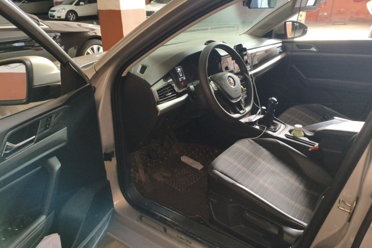 Volkswagen Lavida 2019 car image #13