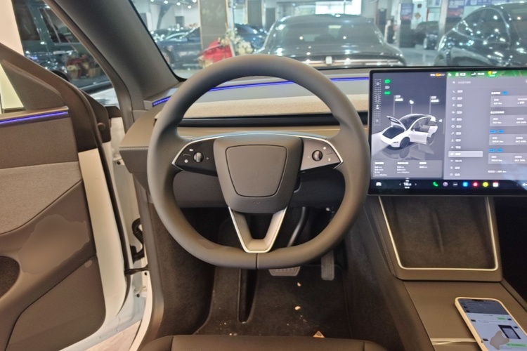 Tesla Model Y 2026 #11 Tesla Model Y 2026 car image #11