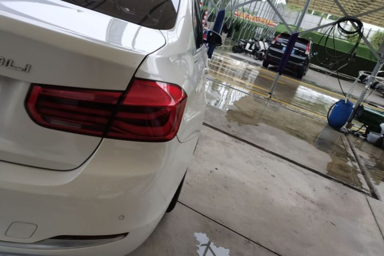 BMW 3 Series 2018 #8 BMW 3 Series 2018 car image #8