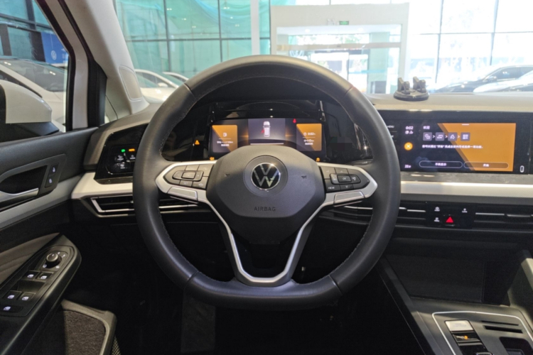 Volkswagen Golf 2024 car image #11