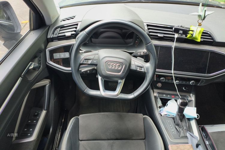 Audi Q3 2020 car image #12