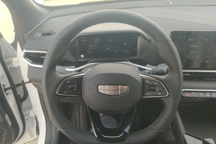 GEELY Coolray 2026 #11 GEELY Coolray 2026 car image #11