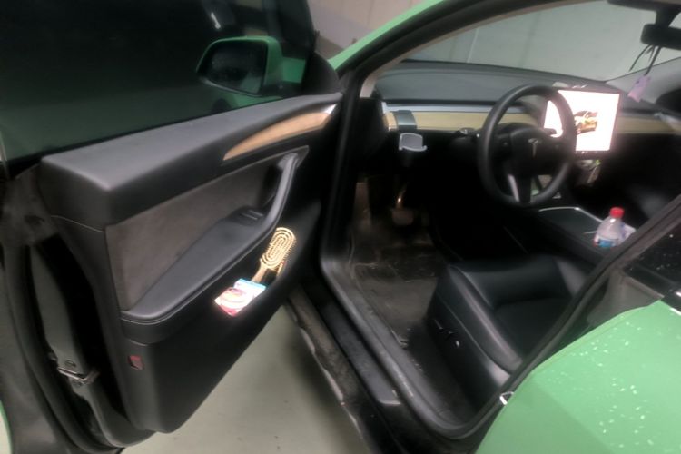 Tesla Model Y 2023 #16 Tesla Model Y 2023 car image #16