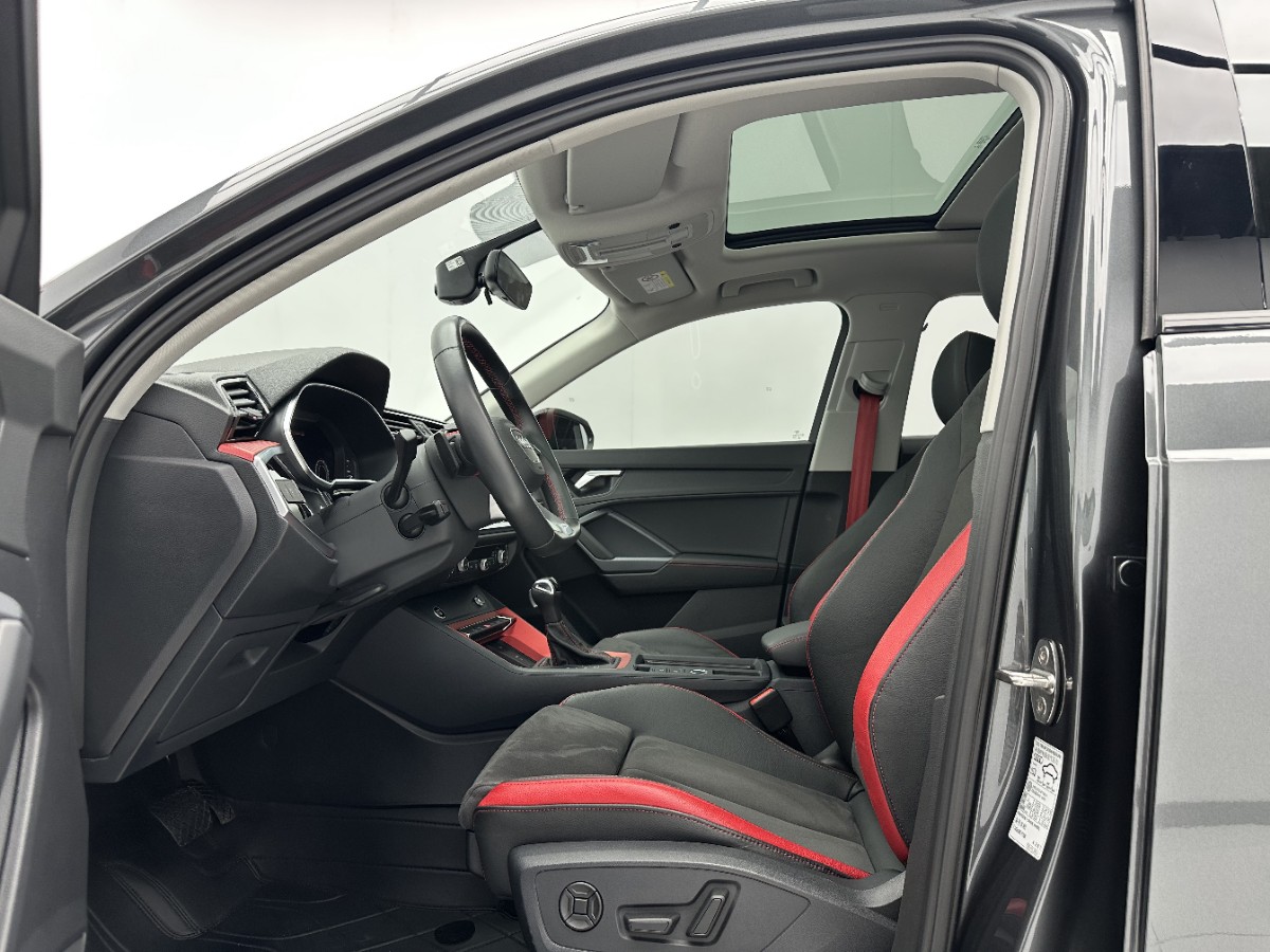 Audi Q3 2023 car image #5