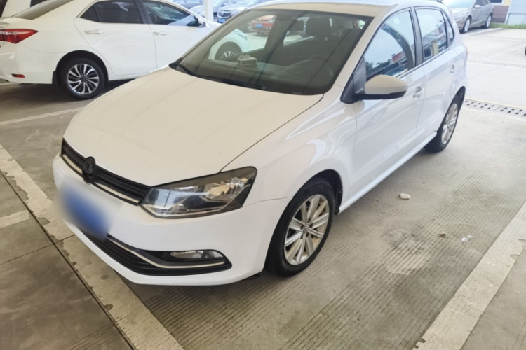 Volkswagen Polo 2015 car image #2