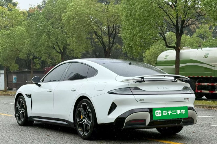 MI SU7 2025 immagine di auto #7