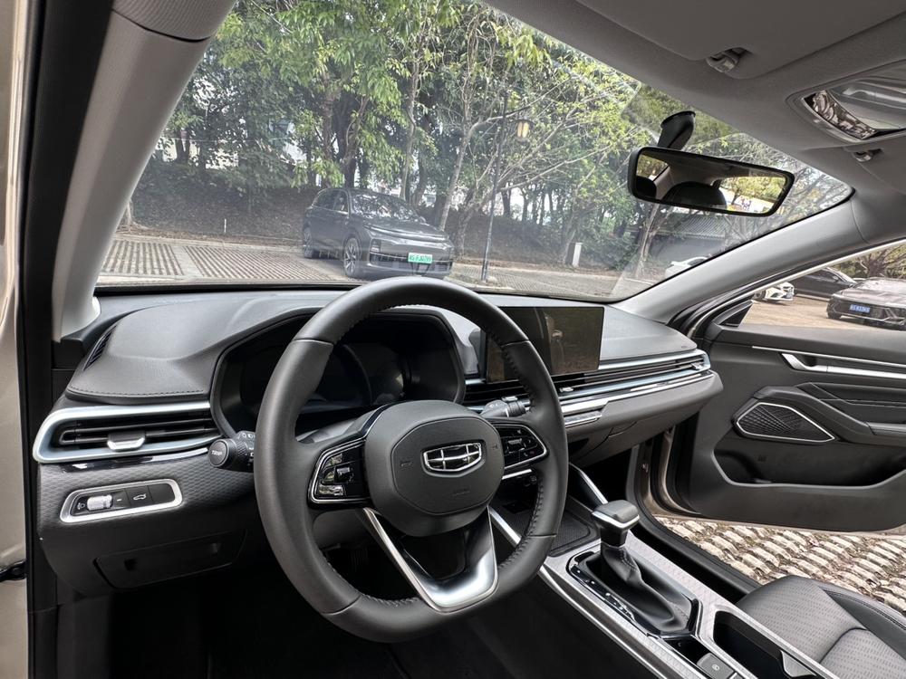 GEELY Emgrand 2022 car image #16