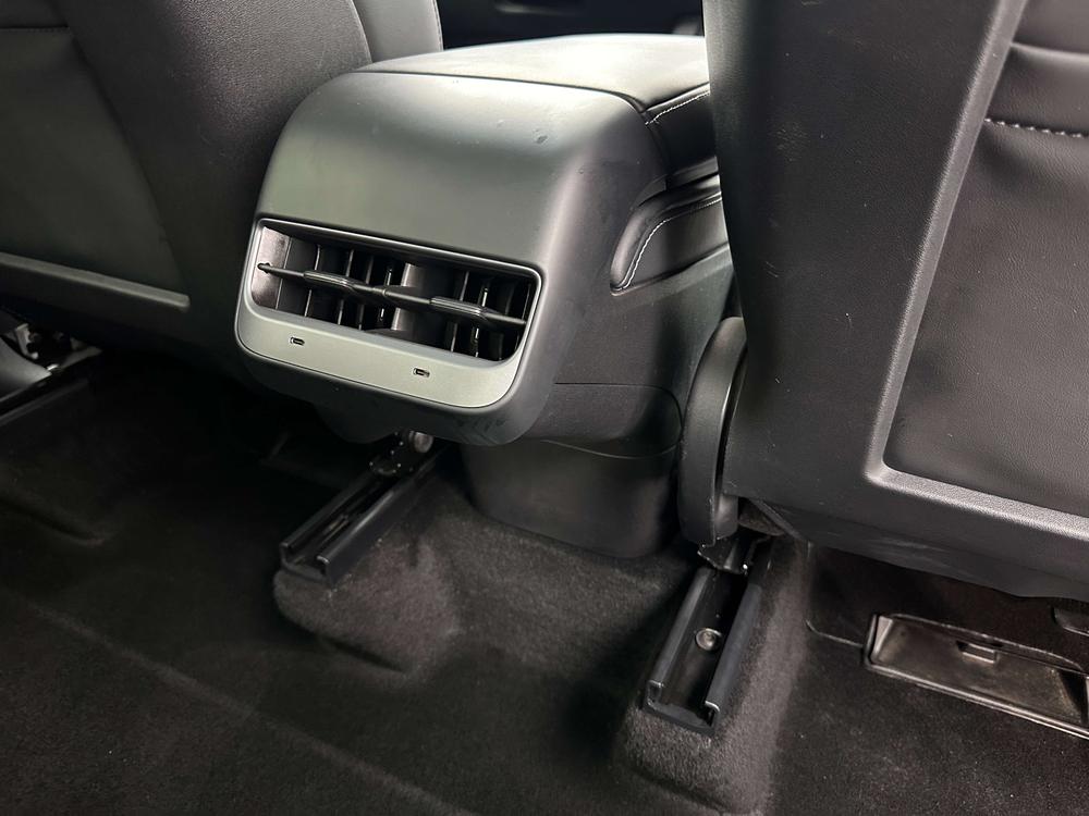 Tesla Model Y 2021 #16 Tesla Model Y 2021 car image #16