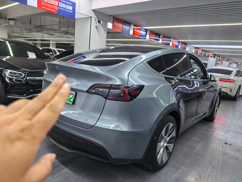 Tesla Model Y 2021 car image #6