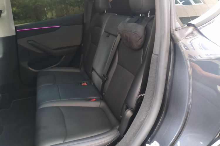 Tesla Model Y 2025 car image #13