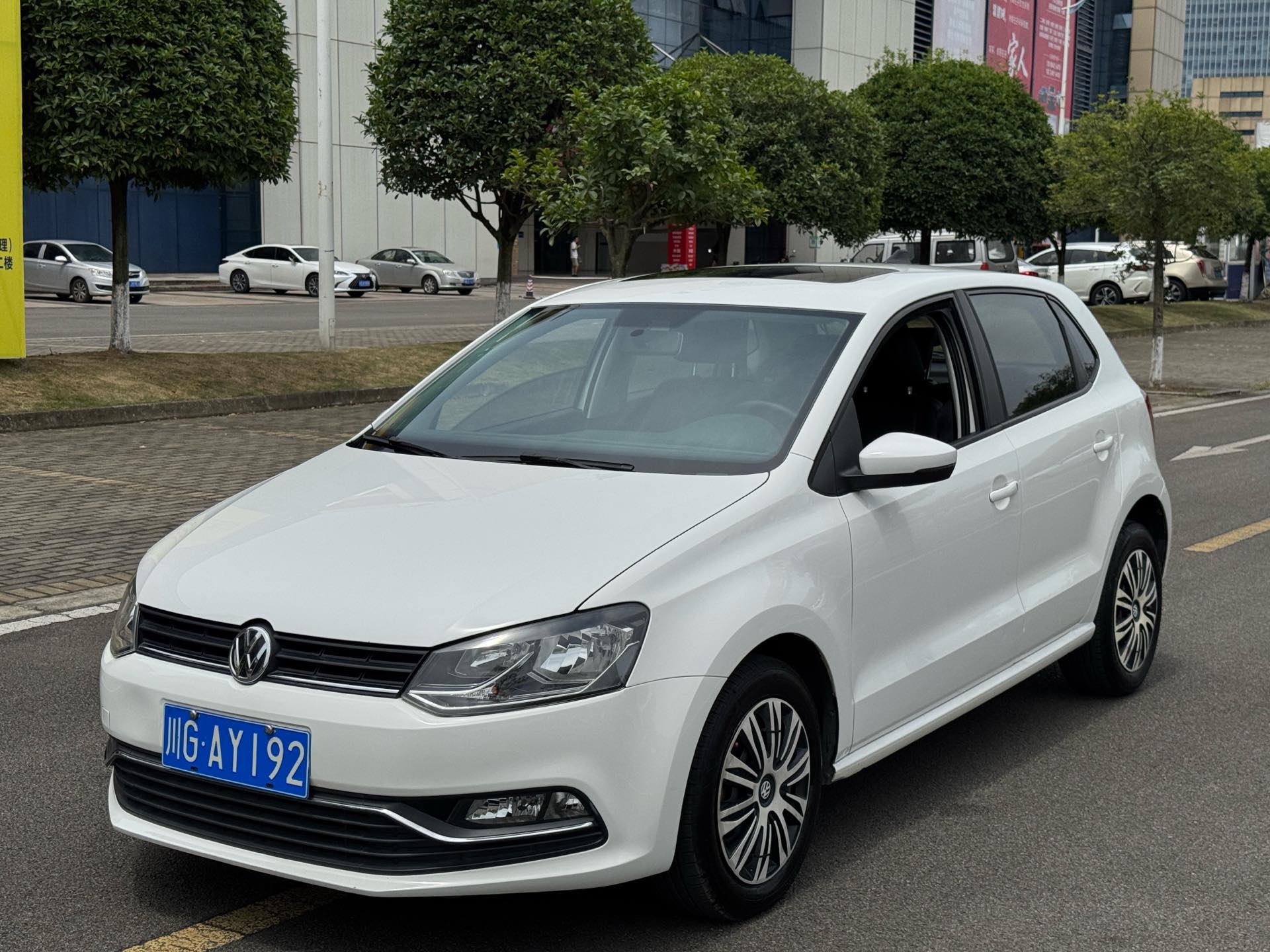 Volkswagen Polo 2016 Volkswagen Polo 2016 car image