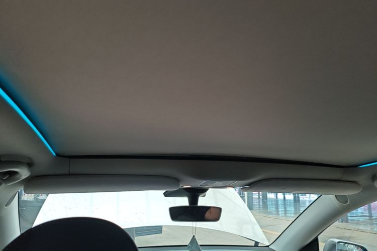 Tesla Model Y 2022 car image #18