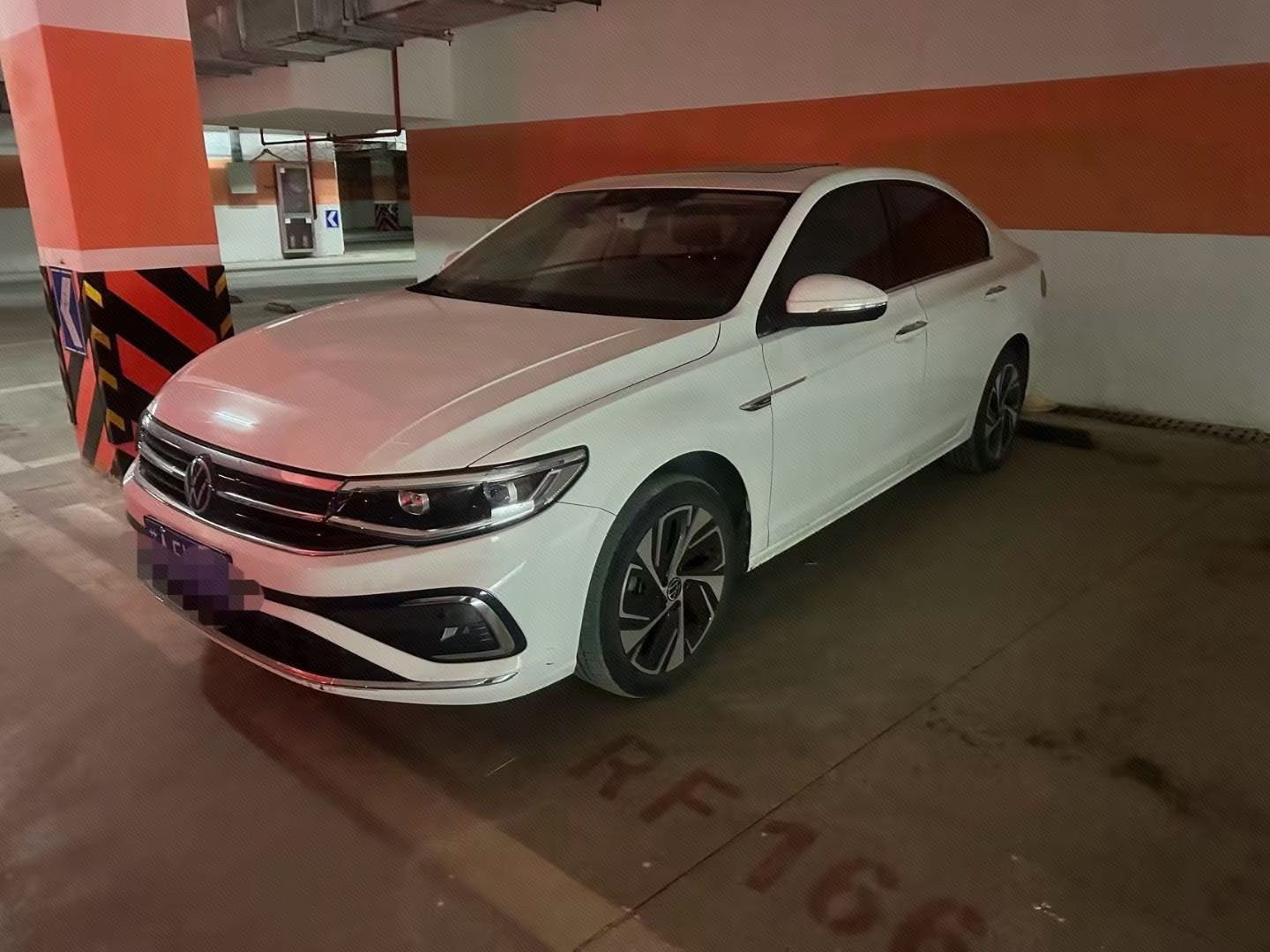 2022 immagine di auto 