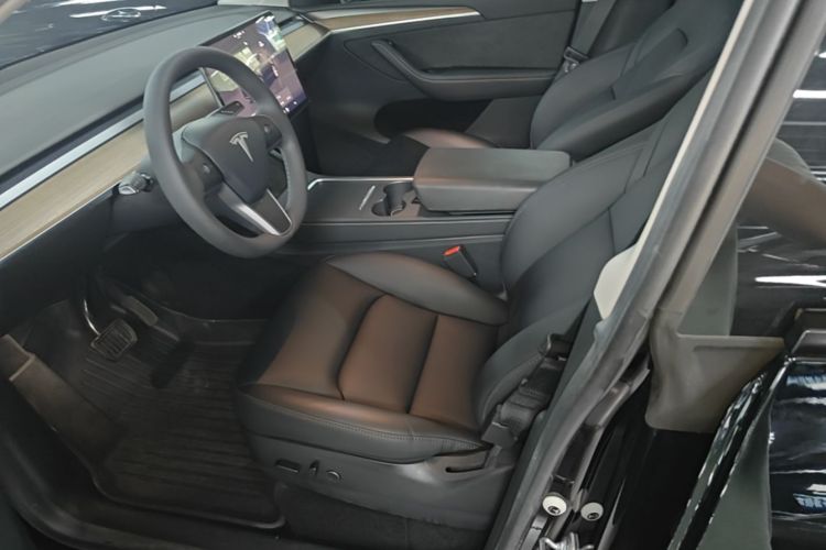 Tesla Model Y 2023 #19 Tesla Model Y 2023 car image #19